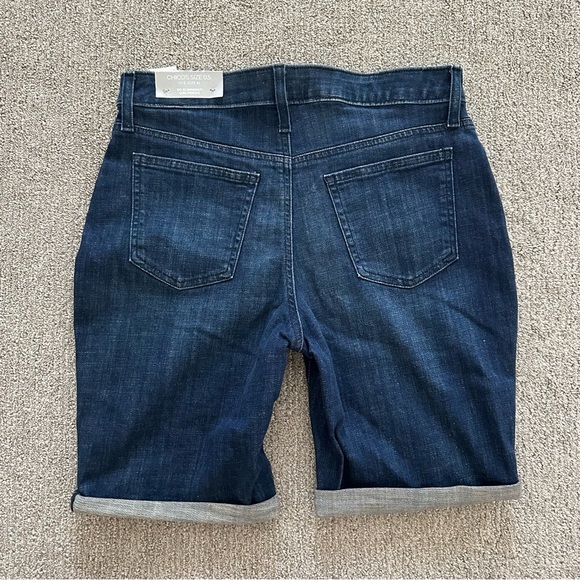 Chico's Shorts Denim So Slimming Girlfriend Shorts Size 0.5 / US 6 - Picture 2 of 7